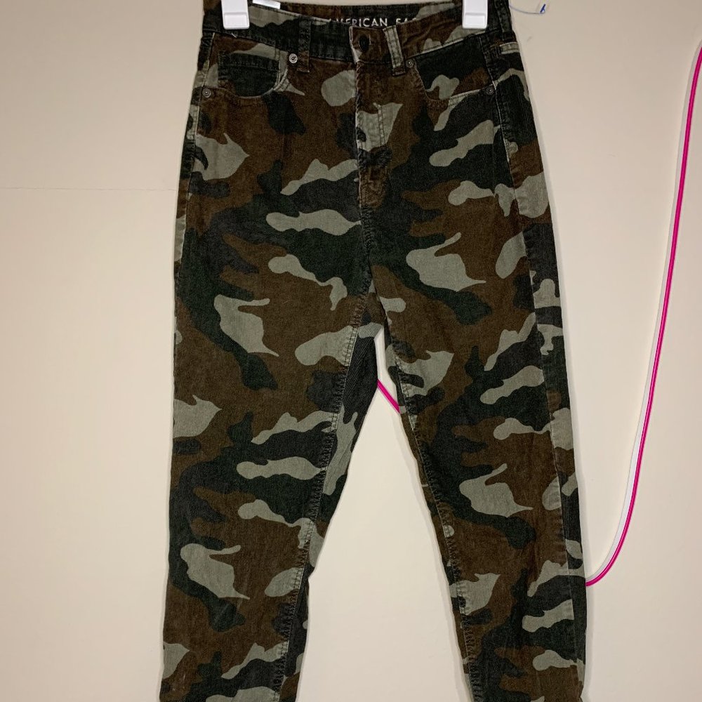 American Eagle Super Stretch Mom Jean Size 4 Camo Print